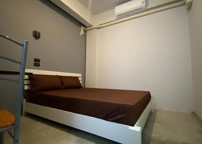 Capricorn Yaowarat Hostel