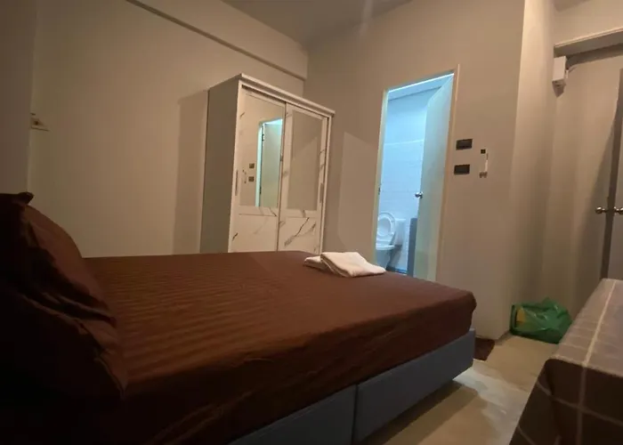 Capricorn Yaowarat Hostel